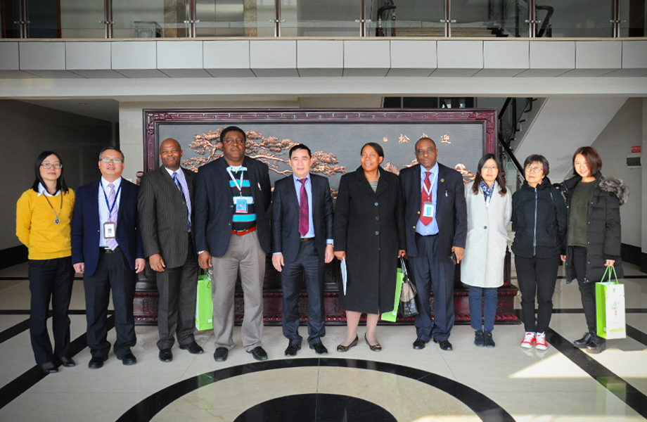 David_Delegación de ministros africanos visitó David Medical para promover los intercambios y la cooperación en el campo de los dispositivos médicos entre China y África