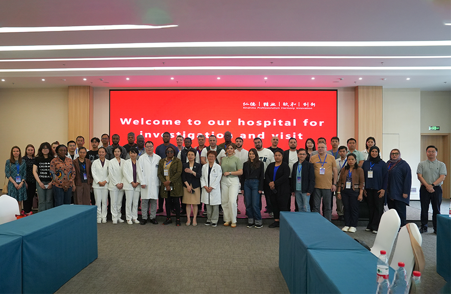 David_Cruzando montañas y mares, protegiendo juntos la nueva vida | El seminario de cooperación en equipos médicos y tecnología de China para países de 